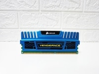 Оперативная память  4 ГБ DDR3 1600Mhz Corsair Vengeance [CMZ4GX3M1A1600C9B]